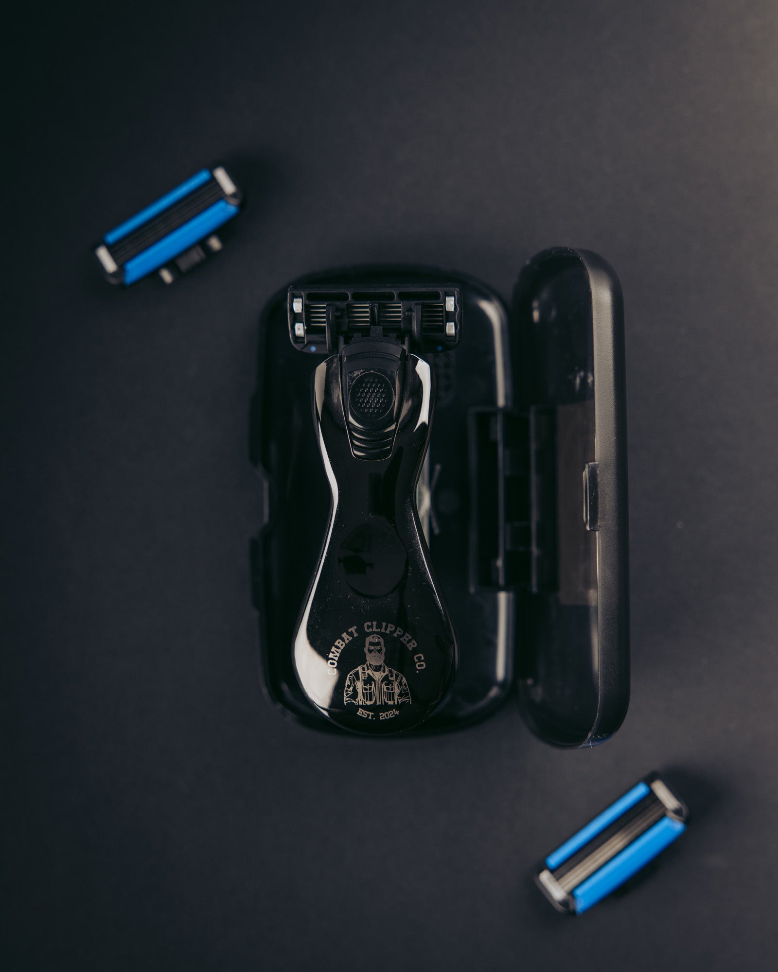Alpha Blade Razor + 4 Blades & Travel Case